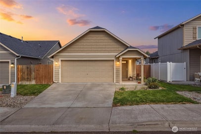1202 Carver Street College Place WA 99324
