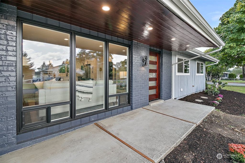 Photo of 15846 SE 132nd Place, Renton, WA 98059 (MLS # 2166599)