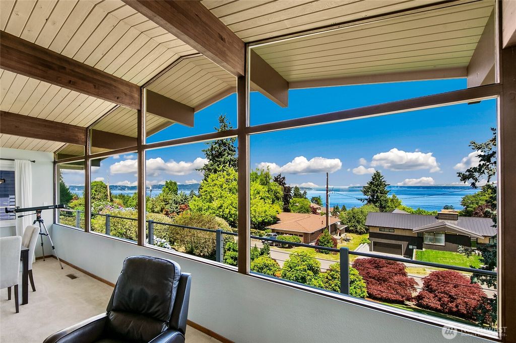 Photo of 29812 Marine View Drive SW, Federal Way, WA 98023 (MLS # 2404038)