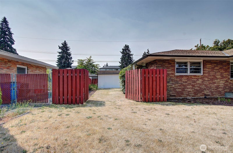 9305 NE 6th Street