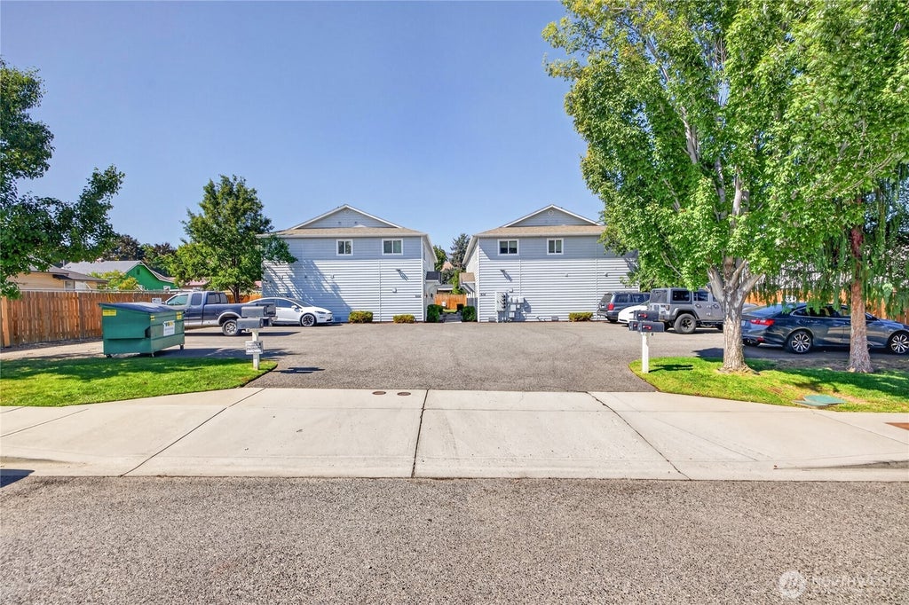 Photo of 608 Sunset Avenue #1, Wenatchee, WA 98801 (MLS # 2576020)