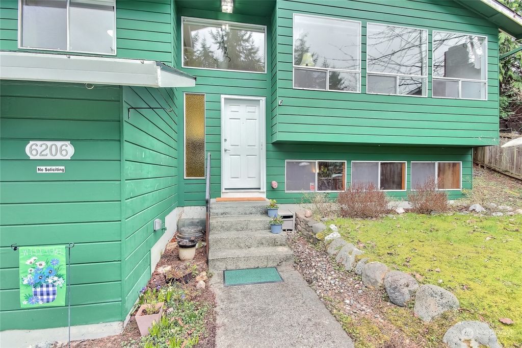 Photo of 6206 172nd Street SW, Lynnwood, WA 98037 (MLS # 2051048)