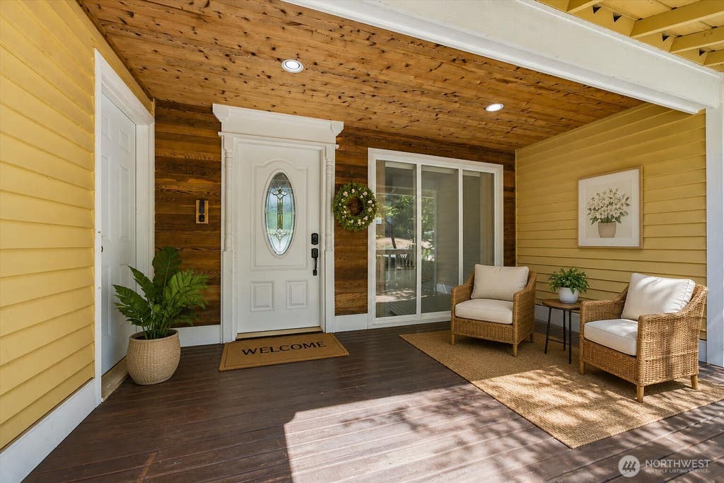Photo of 15644 SE 42nd Court, Bellevue, WA 98006 (MLS # 2568248)