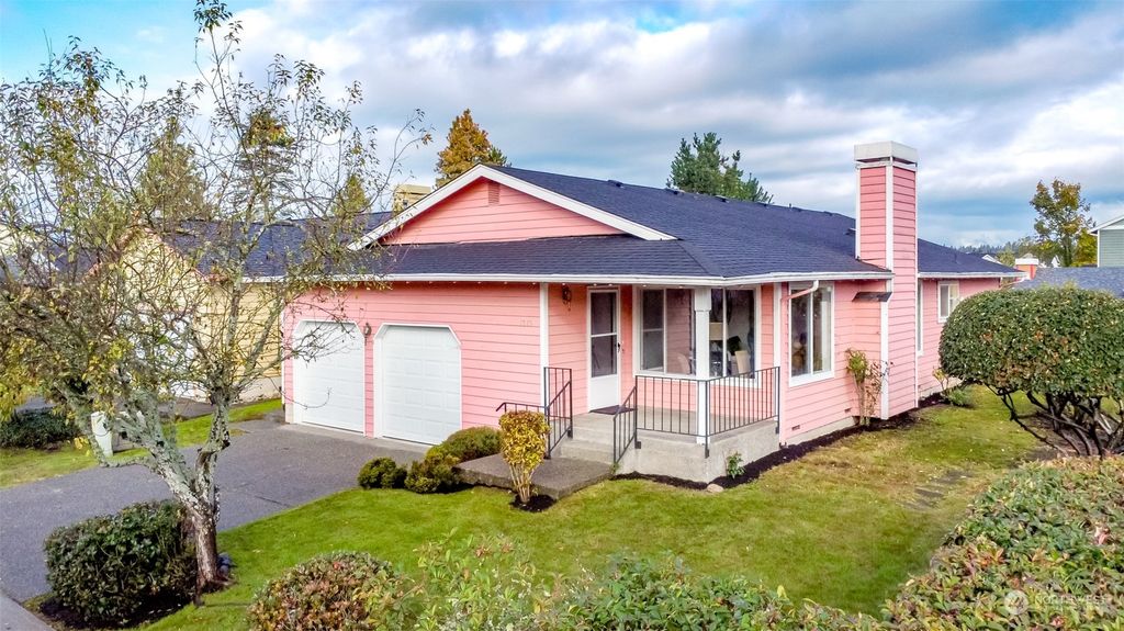 Photo of 1310 S 235th Place, Des Moines, WA 98198 (MLS # 2175070)