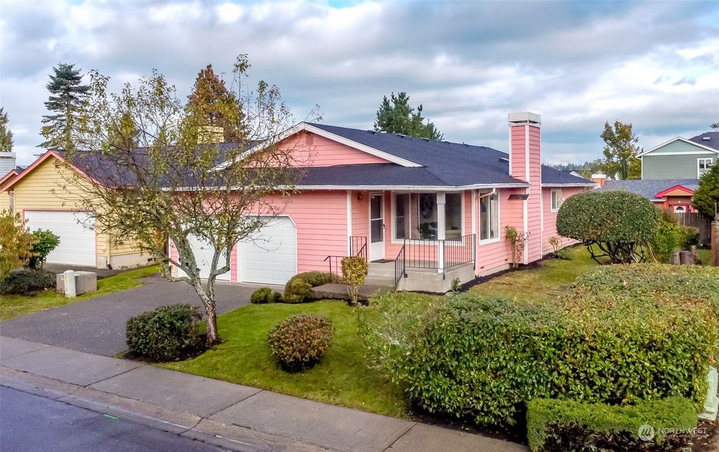 Photo of 1310 S 235th Place, Des Moines, WA 98198 (MLS # 2175070)