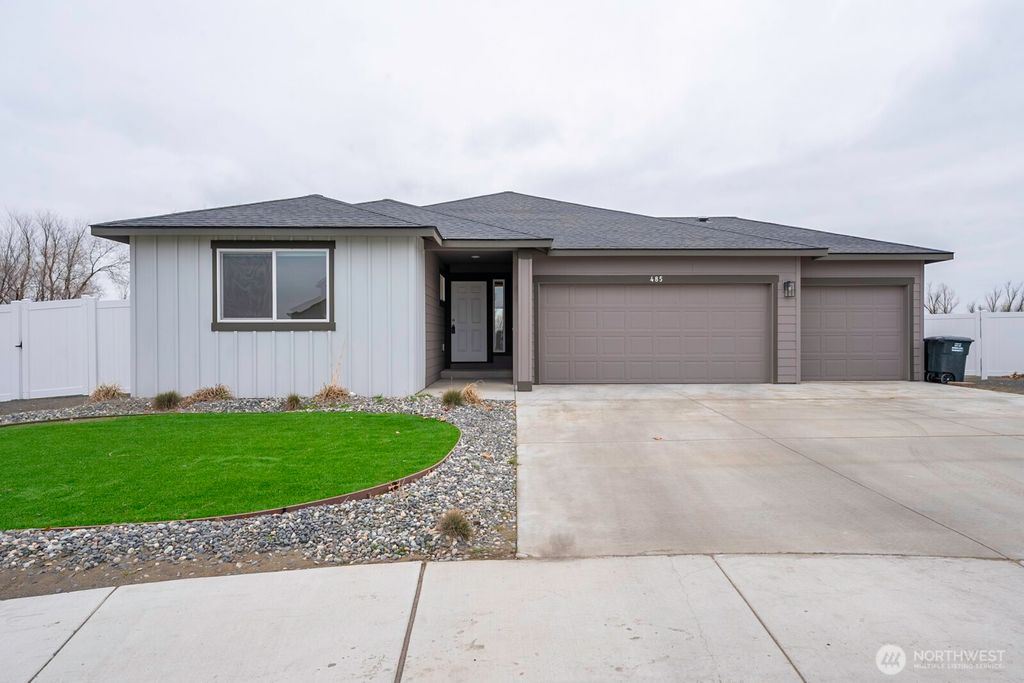 Photo of 485 N Ruddy Street, Moses Lake, WA 98837 (MLS # 2471632)