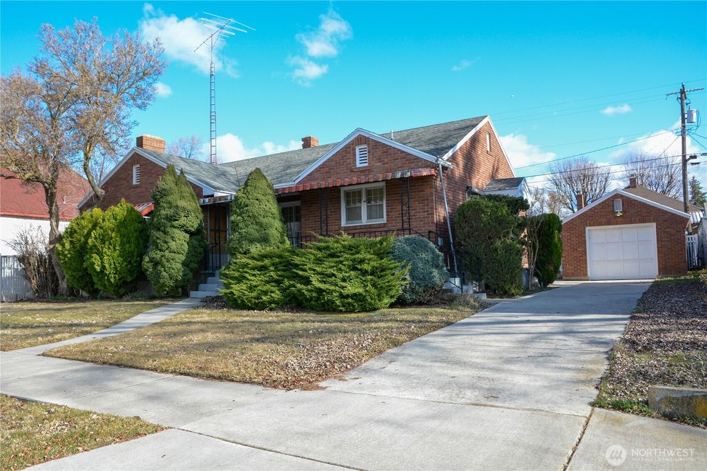 Photo of 206 E 3rd Avenue, Ritzville, WA 99169 (MLS # 2489373)