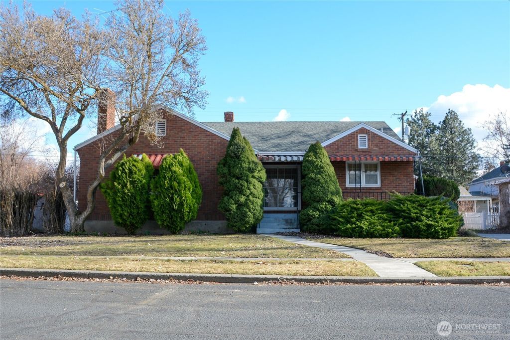 Photo of 206 E 3rd Avenue, Ritzville, WA 99169 (MLS # 2489373)