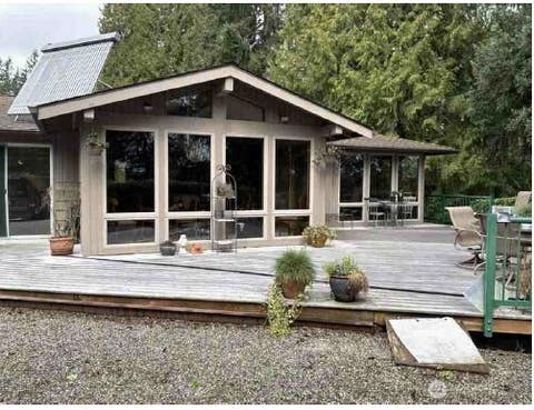 Photo of 16518 NE 2nd Place, Bellevue, WA 98008 (MLS # 2566766)