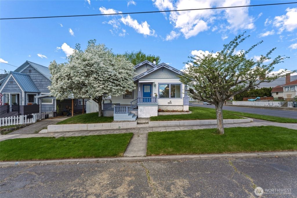 Photo of 123 NW 8th Street, Pendleton, OR 97801 (MLS # 2513797)