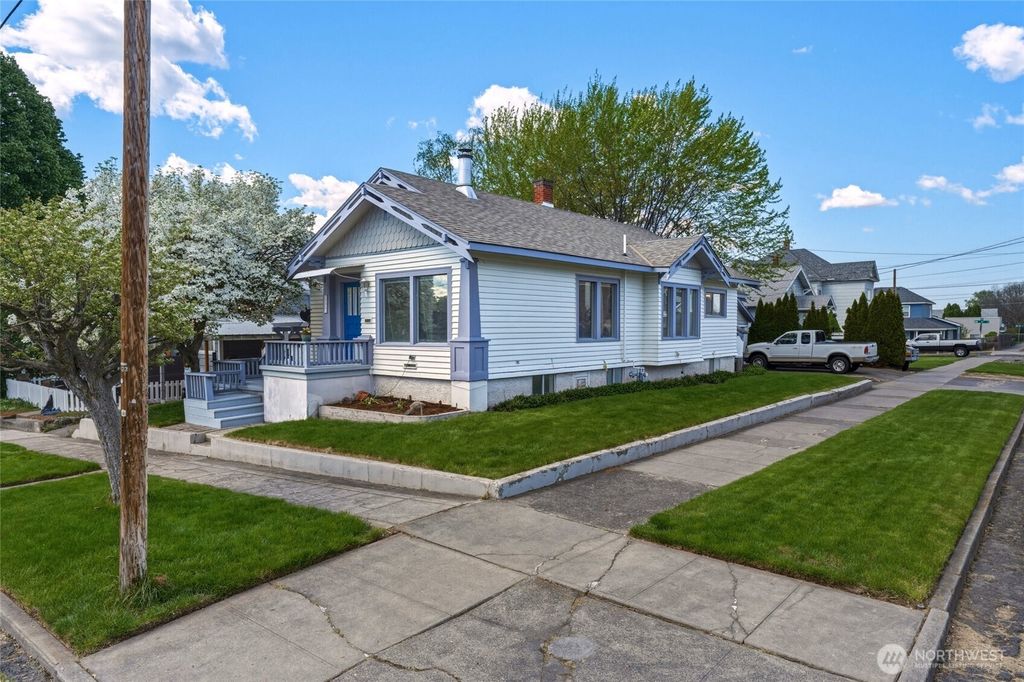 Photo of 123 NW 8th Street, Pendleton, OR 97801 (MLS # 2513797)