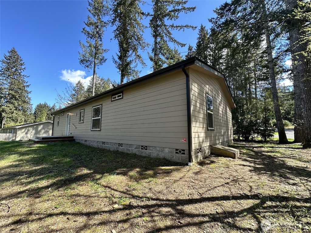 Photo of 21 E Eastlake Dr DR, Shelton, WA 98584 (MLS # 2519116)