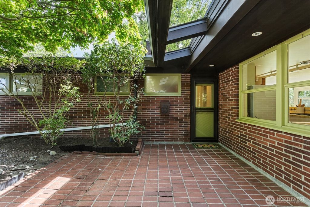Photo of 7300 47th Avenue NE, Seattle, WA 98115 (MLS # 2356253)
