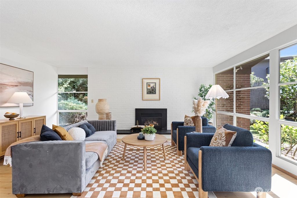 Photo of 7300 47th Avenue NE, Seattle, WA 98115 (MLS # 2356253)