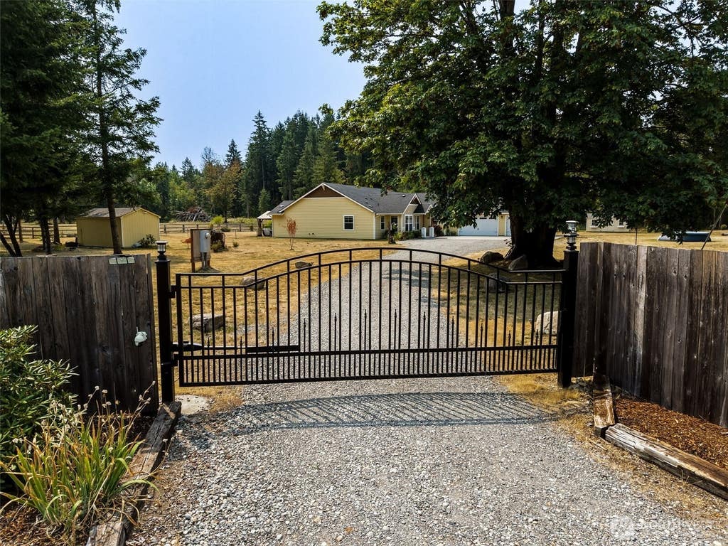 Photo of 15425 Smith Prairie Road SE, Yelm, WA 98597 (MLS # 2571735)