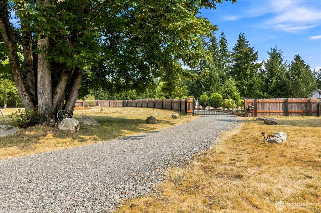 Photo of 15425 Smith Prairie Road SE, Yelm, WA 98597 (MLS # 2571735)