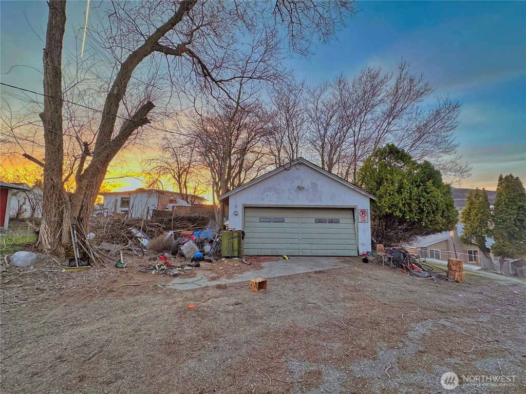 Photo of 111 Young Street, Grand Coulee, WA 99133 (MLS # 2459124)