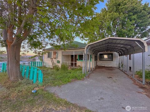 Photo of 111 Young Street, Grand Coulee, WA 99133 (MLS # 2459124)
