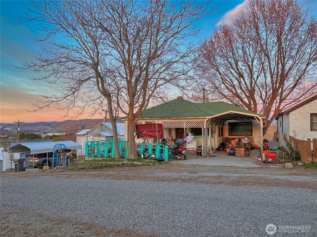 Photo of 111 Young Street, Grand Coulee, WA 99133 (MLS # 2459124)