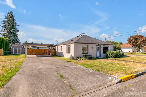 Photo of 624 9th Avenue SW, Puyallup, WA 98371 (MLS # 2416600)
