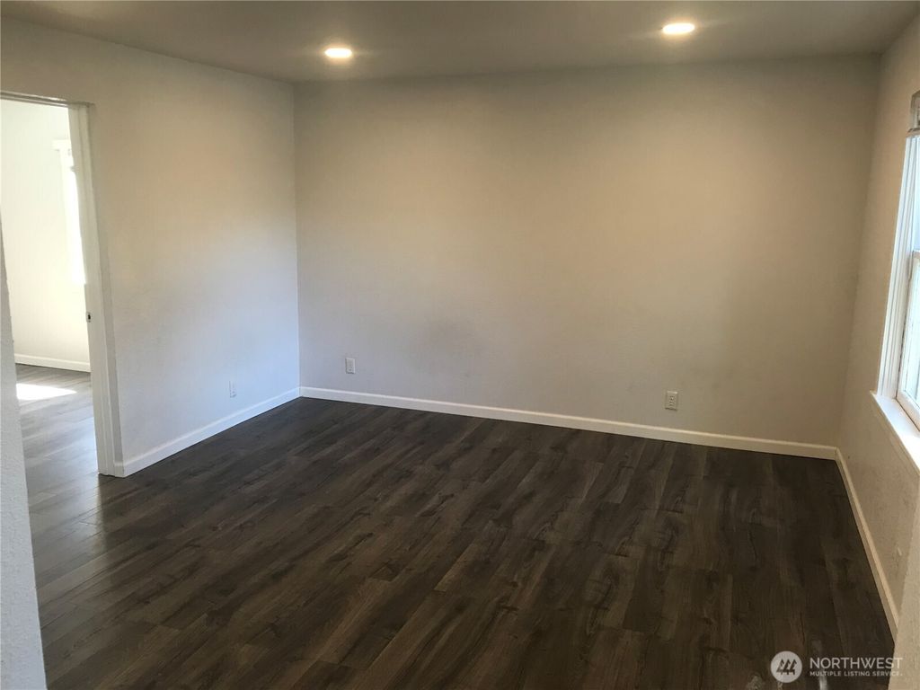 Photo of 2515 Oakes Ave Ave, Everett, WA 98201 (MLS # 2476036)