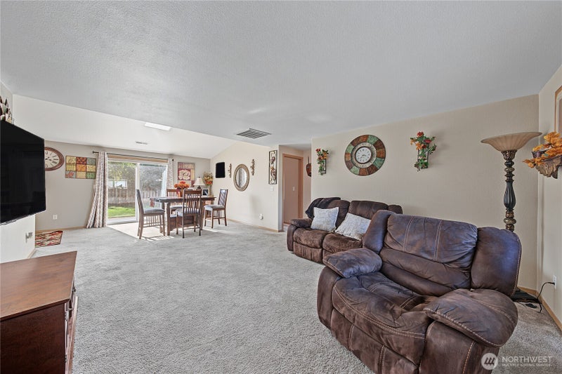216 N Tamer Lane