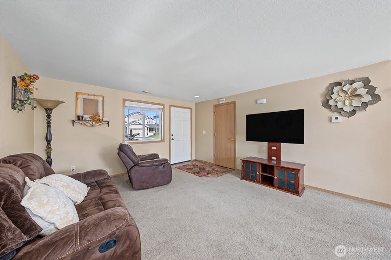 216 N Tamer Lane