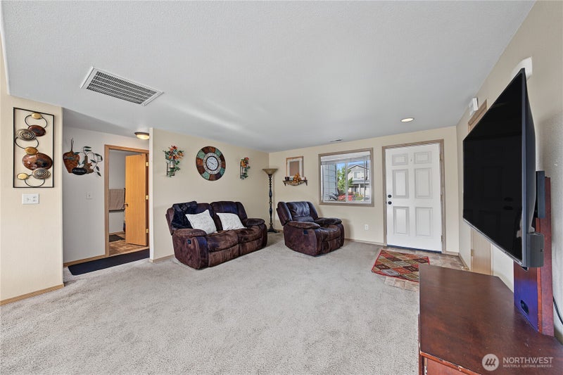 216 N Tamer Lane