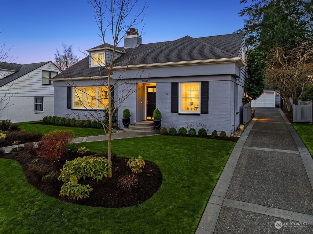 Photo of 2827 39th Avenue W, Seattle, WA 98199 (MLS # 2326789)