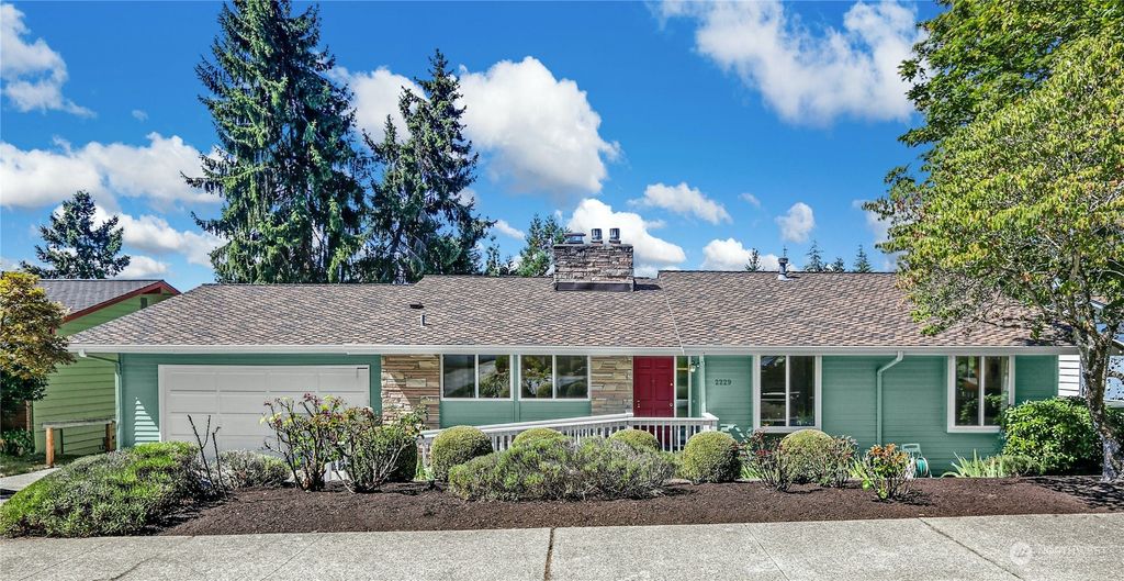 Photo of 2229 137th Place SE, Bellevue, WA 98005 (MLS # 2149160)