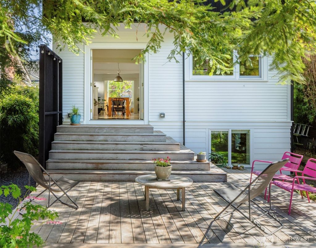 Photo of 614 W Halladay Street, Seattle, WA 98119 (MLS # 2376439)