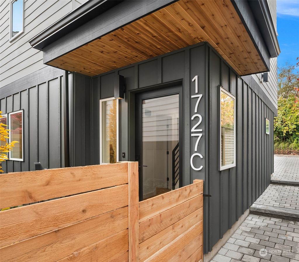 Photo of 1727 25th Avenue #A, Seattle, WA 98122 (MLS # 2322120)