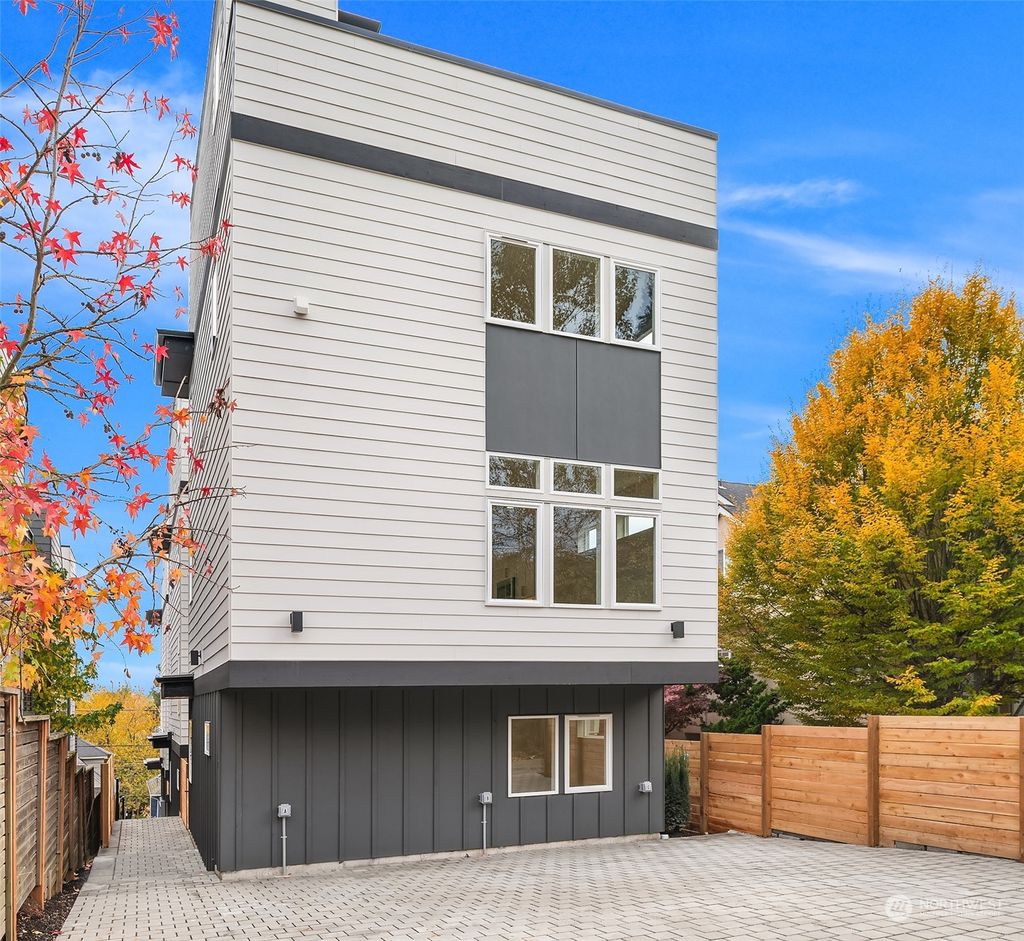 Photo of 1727 25th Avenue #A, Seattle, WA 98122 (MLS # 2322120)