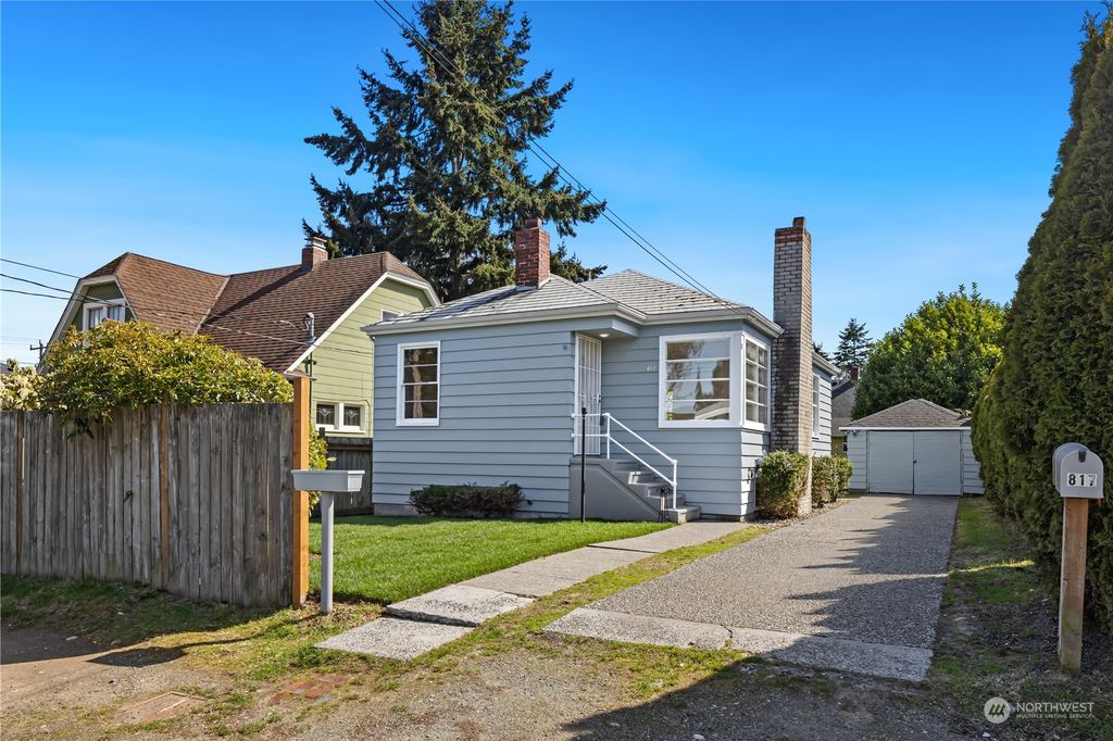 Photo of 817 NW 88th Street, Seattle, WA 98117 (MLS # 2057771)