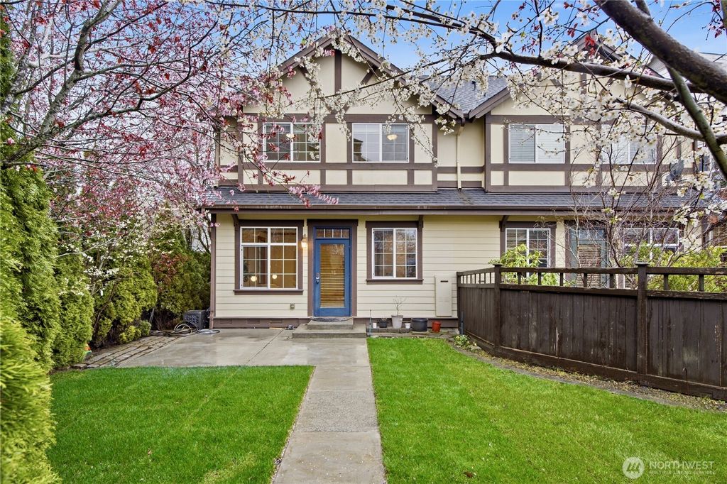 Photo of 2557 NE Park Dr Dr, Issaquah, WA 98029 (MLS # 2490981)