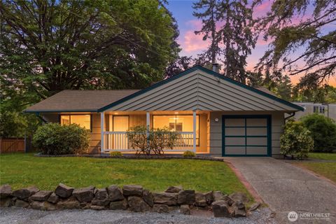 Photo of 1013 NE 126th Street, Seattle, WA 98125 (MLS # 2519489)