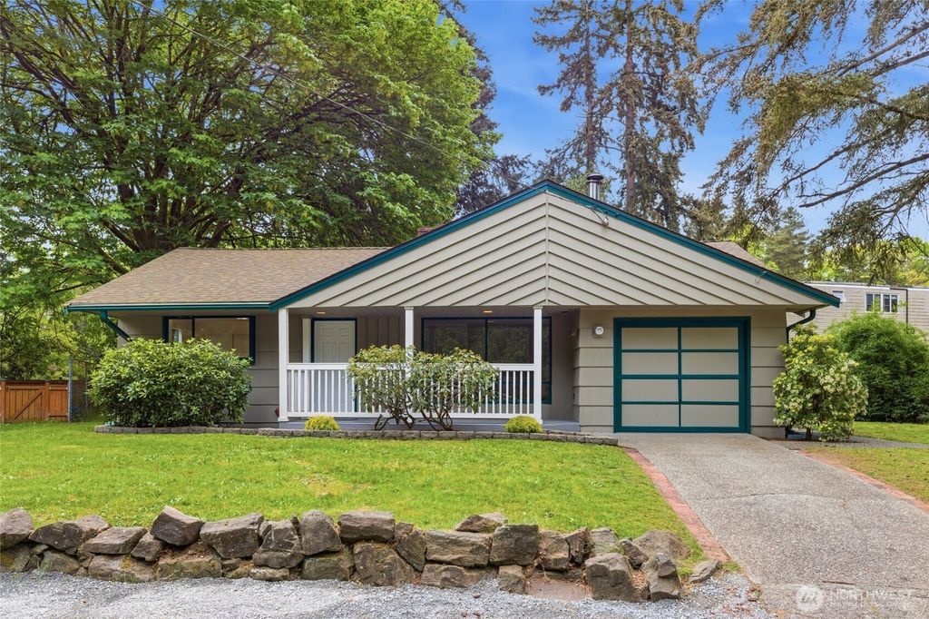 Photo of 1013 NE 126th Street, Seattle, WA 98125 (MLS # 2519489)