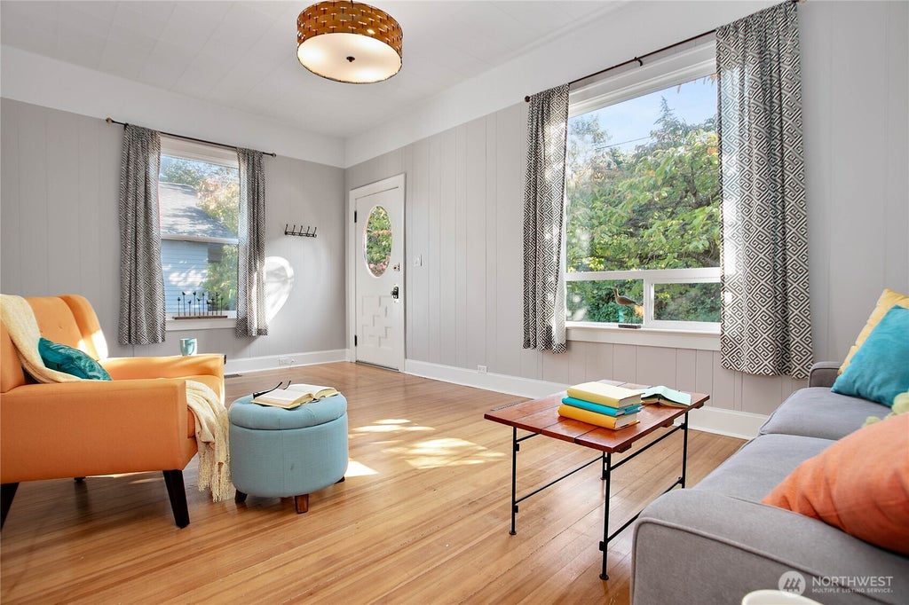Photo of 1147 Humboldt Street, Bellingham, WA 98225 (MLS # 2585329)