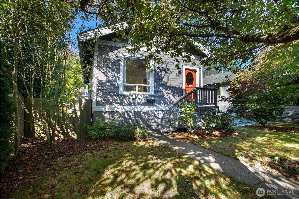 Photo of 1147 Humboldt Street, Bellingham, WA 98225 (MLS # 2585329)