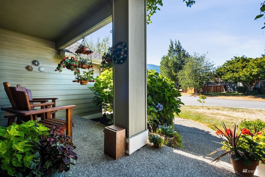 Photo of 285 SE 10th Circle, North Bend, WA 98045 (MLS # 1993435)
