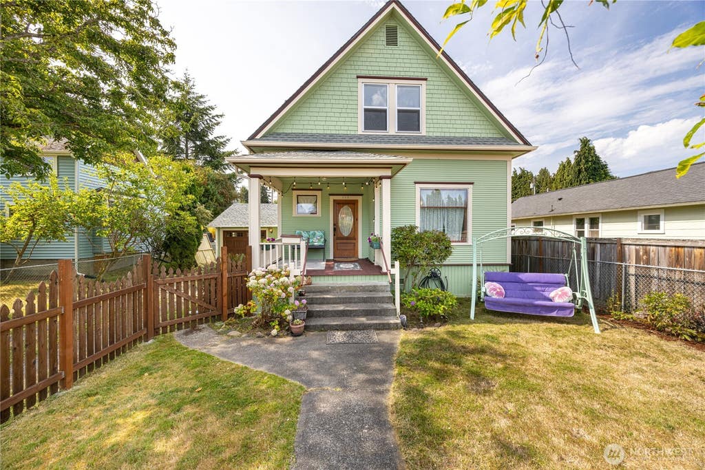 Photo of 220 W 11th Street, Port Angeles, WA 98362 (MLS # 2573296)
