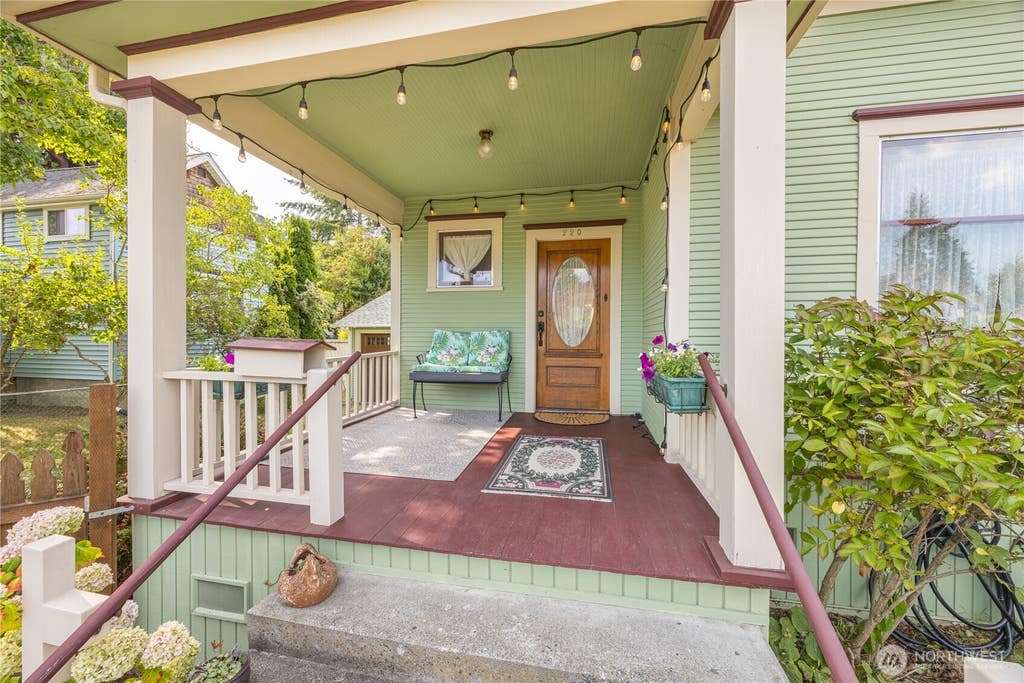 Photo of 220 W 11th Street, Port Angeles, WA 98362 (MLS # 2573296)
