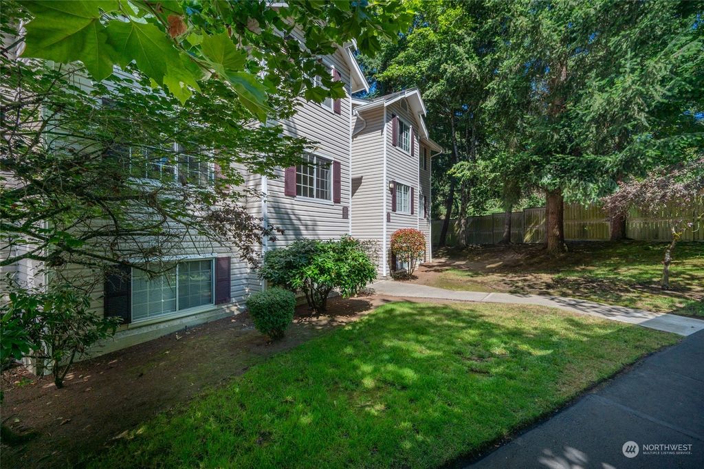 Photo of 19230 Forest Park Drive NE #G123, Lake Forest Park, WA 98155 (MLS # 2262559)