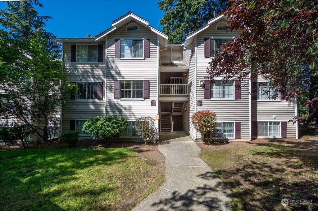 Photo of 19230 Forest Park Drive NE #G123, Lake Forest Park, WA 98155 (MLS # 2262559)