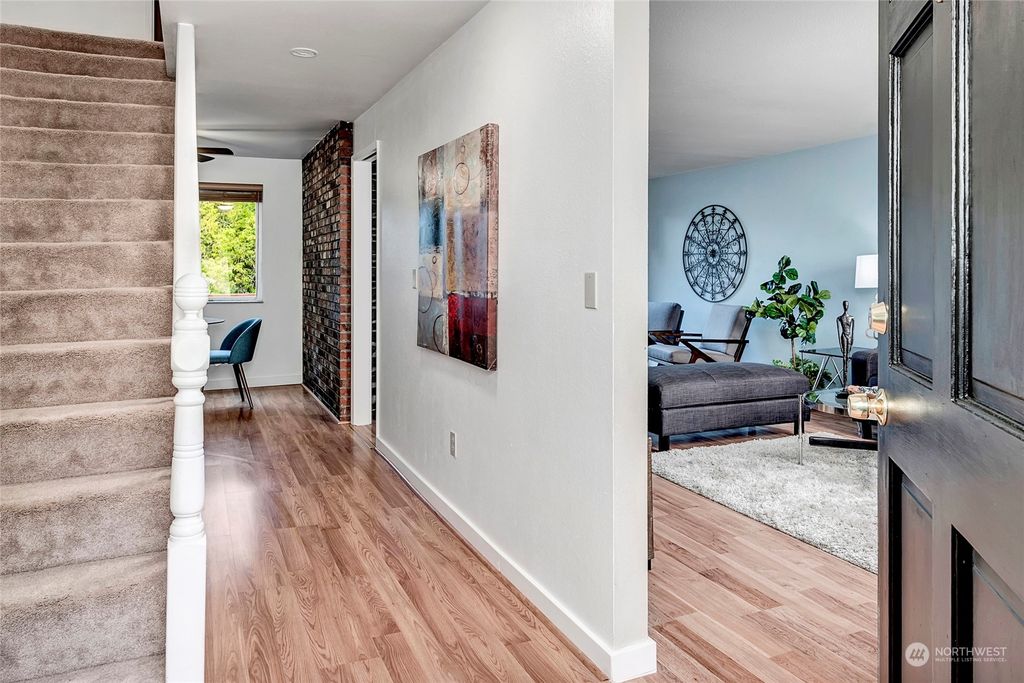 Photo of 14530 73rd Avenue NE, Kenmore, WA 98028 (MLS # 1999757)