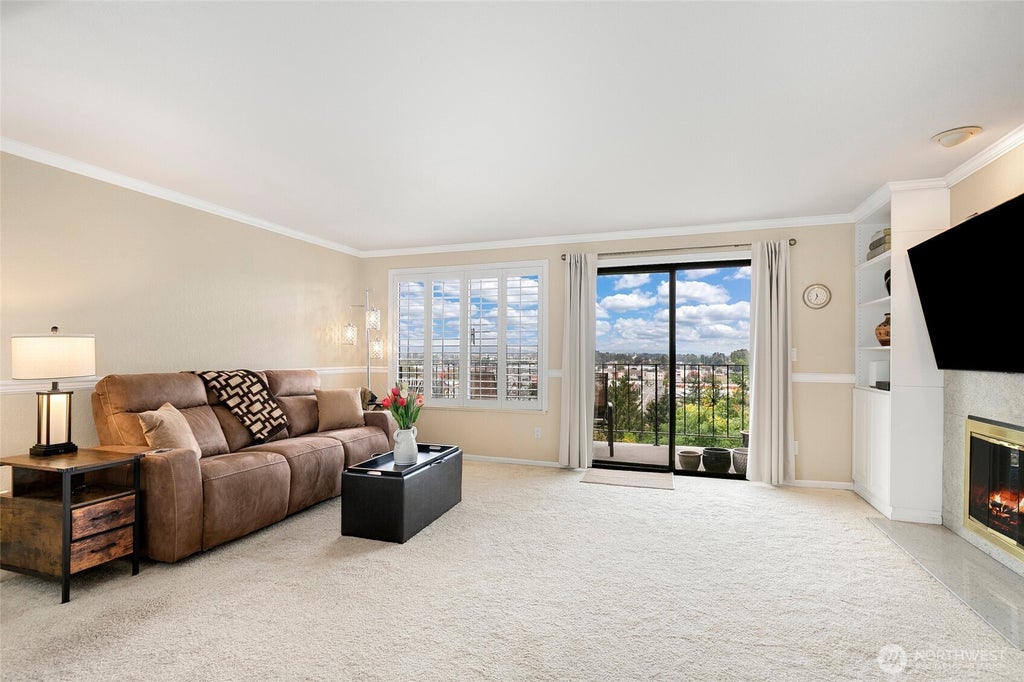 Photo of 317 Kennebeck Avenue S #204, Kent, WA 98030 (MLS # 2592073)