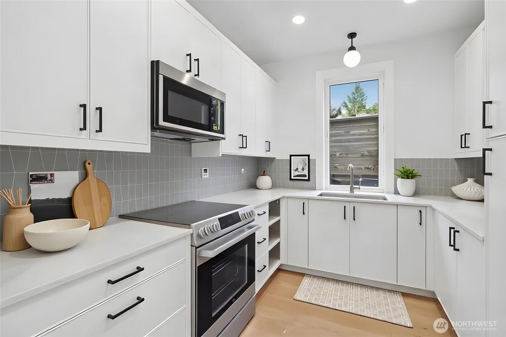Photo of 5042 35th Avenue NE, Seattle, WA 98105 (MLS # 2574284)