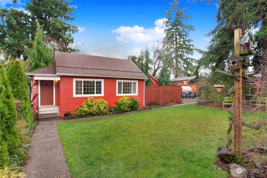 Photo of 12244 22ND Avenue S, Burien, WA 98168 (MLS # 2198866)