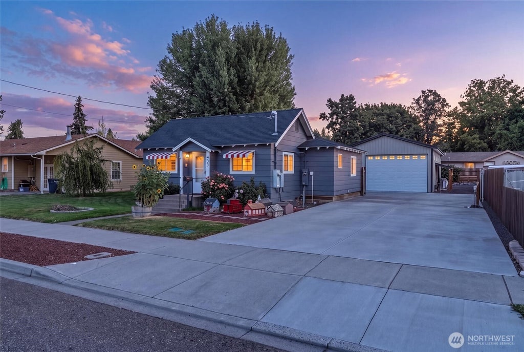 Photo of 1023 S 3rd Street, Dayton, WA 99328 (MLS # 2589894)
