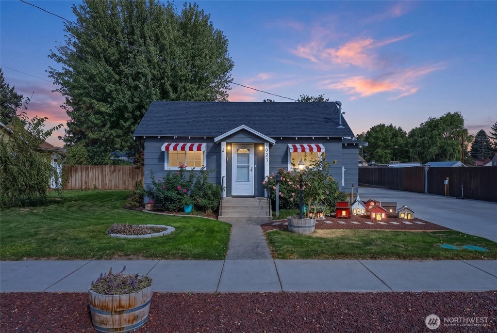 Photo of 1023 S 3rd Street, Dayton, WA 99328 (MLS # 2589894)